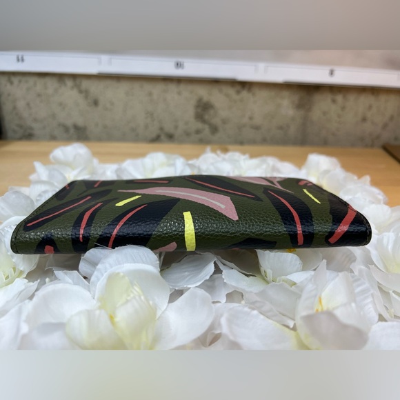 Kate Spade Staci Large Slim Bifold Wallet.
Tropic Leaves - Picture 5 of 9